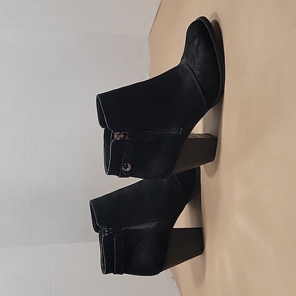Gianni Bini Black Suede Booties.  NWOT, Size 8 - Picture 3 of 10
